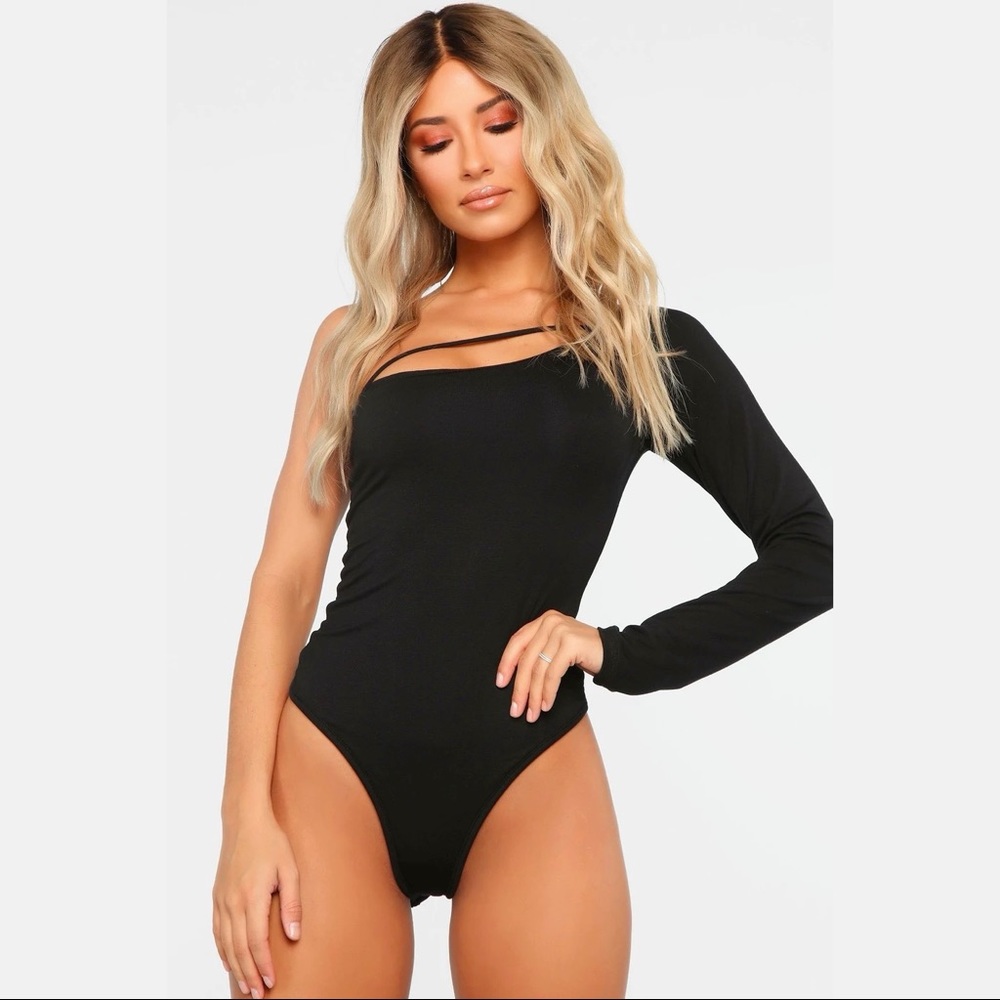 NWT FashionNova Black One Shoulder Bodysuit